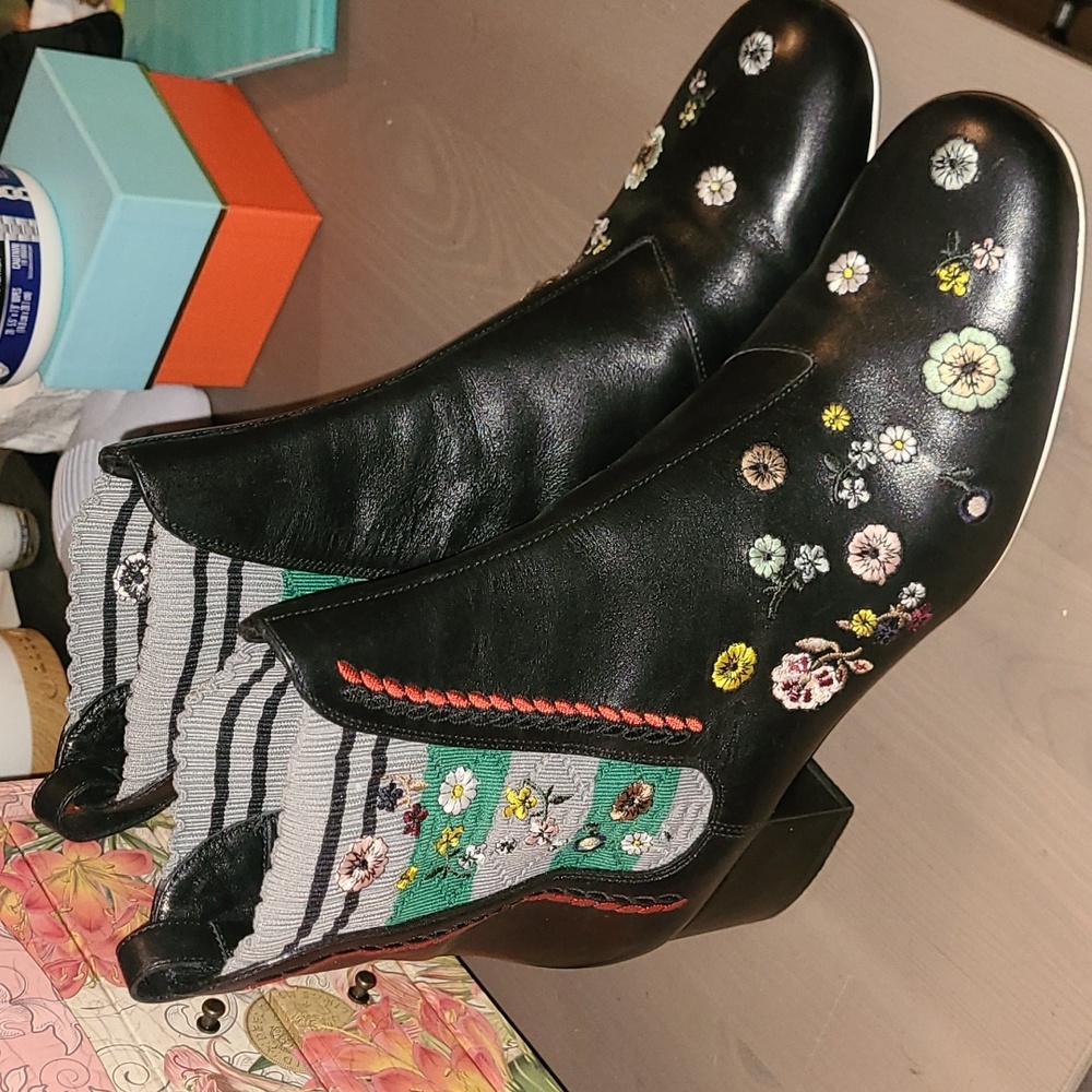 Fendi Leather Printed Chelsea Boots Black